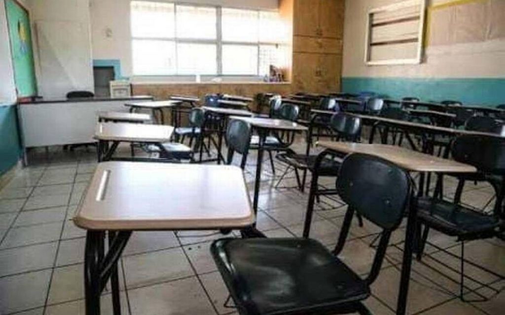 Padres de Familia toman escuela en Acahuizotla