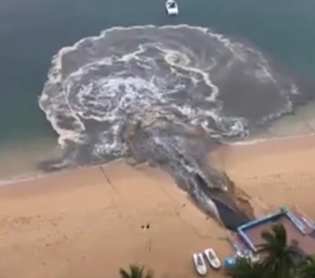 Contaminación en la playa Icacos