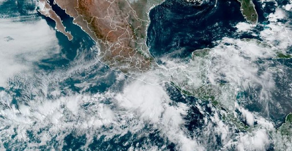 Preven lluvias intensas por huracán Agatha