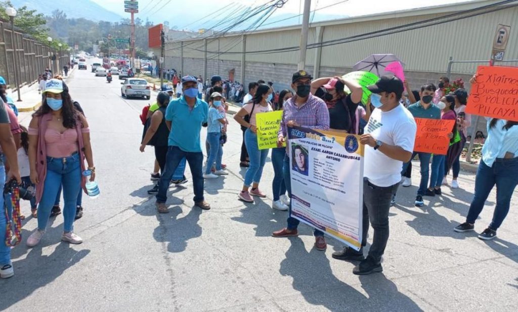 Protestan familiares de policías desaparecidos de Pilcaya
