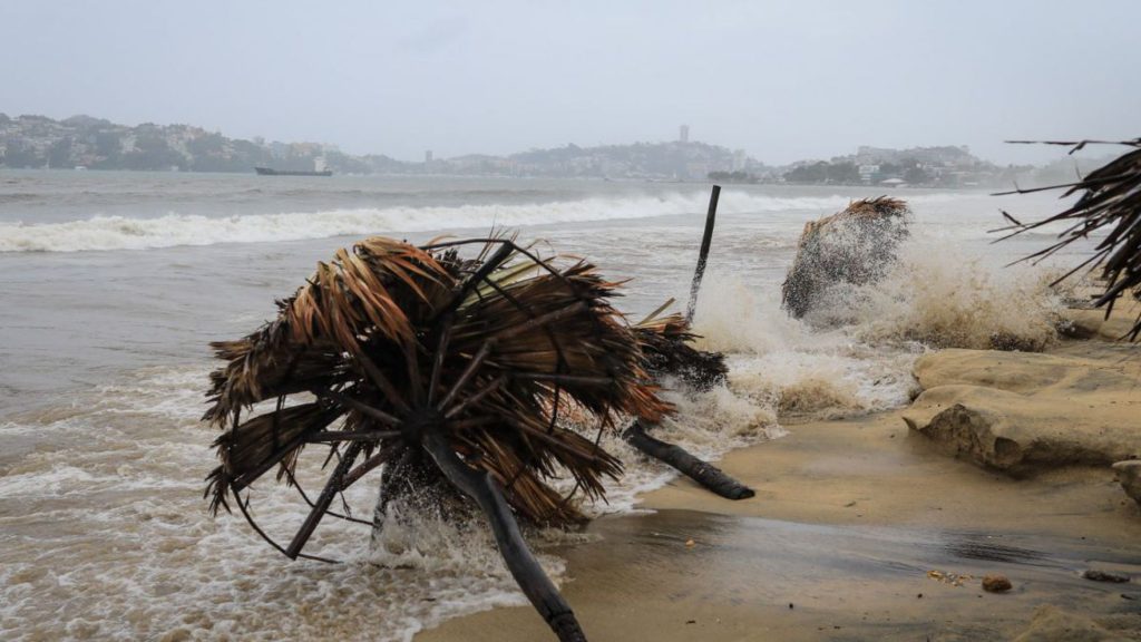 Tormenta Blas se encuentra frente a las costas de Acapulco