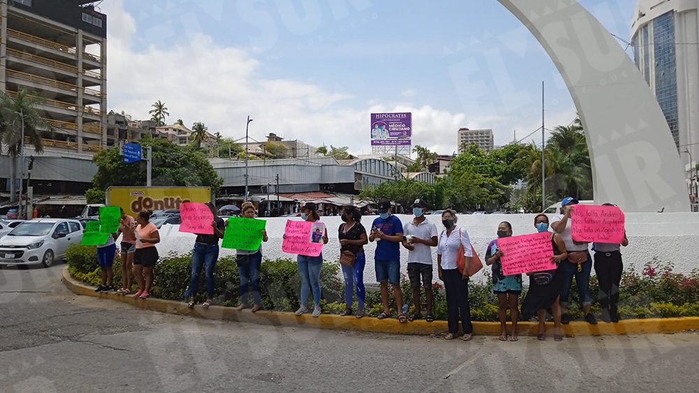 Familiares del desaparecido luchador exótico protestan en Acapulco