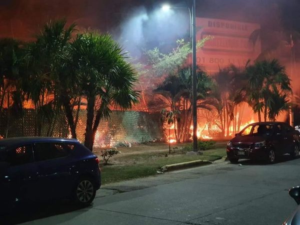 Incendio en la zona Diamante de Acapulco