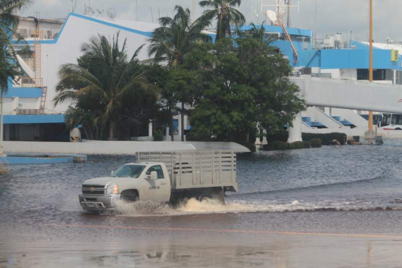 Blas se desplaza hacia Jalisco y Colima