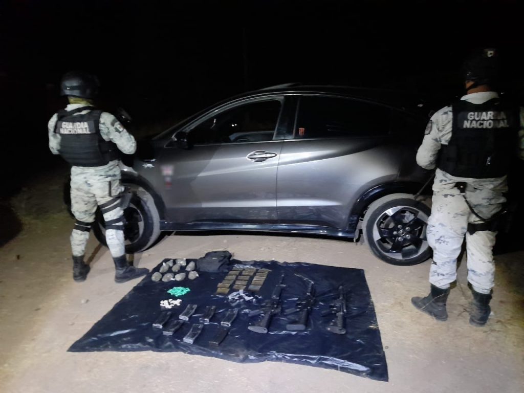 En Guerrero, Michoacán y Zacatecas, Guardia Nacional, decomisa armas, cartuchos, cargadores y dosis de narcóticos.