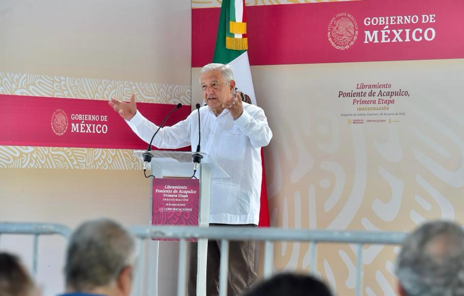 Reprocha AMLO ataques contra su familia