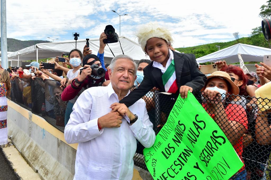 Seis protesta recibieron a AMLO en Acapulco