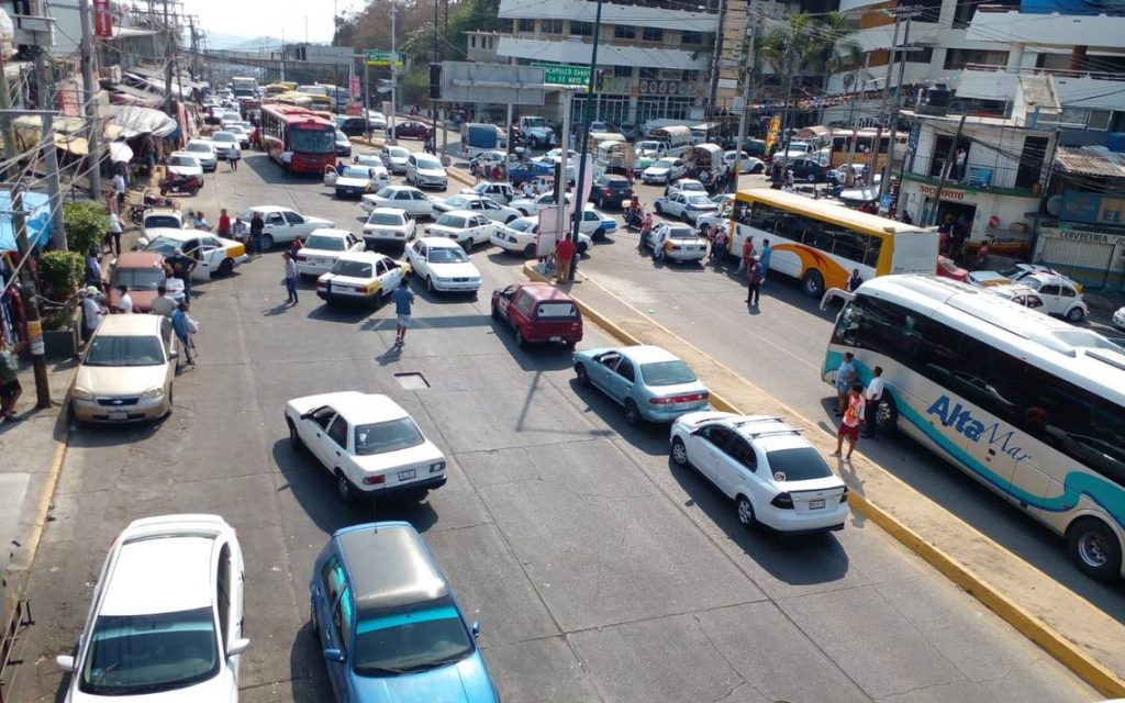 Se realizaron bloqueos simultáneos por transportistas en Acapulco
