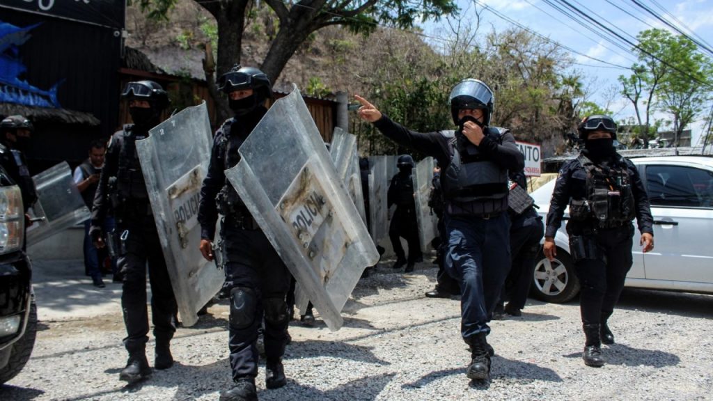 Llegan Policías Antimotines a Petaquillas