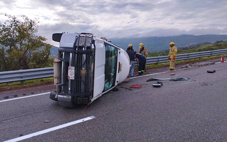 Se volcó pipa en la Autopista del Sol con mil 500 litros de gas LP