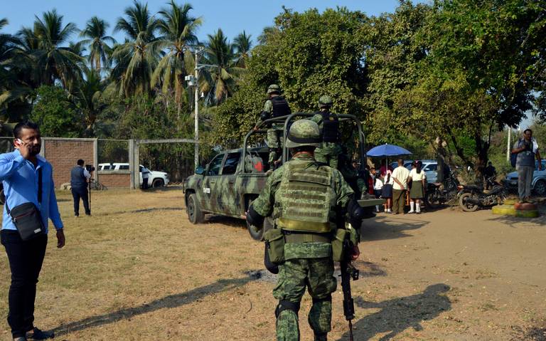 Los pobladores de La Venta de Acapulco retuvieron a cinco militares