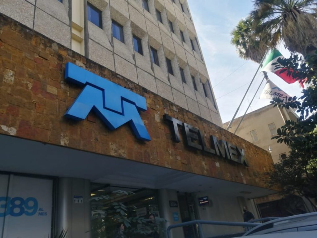 En huelga empleados de Telmex en Zihuatanejo