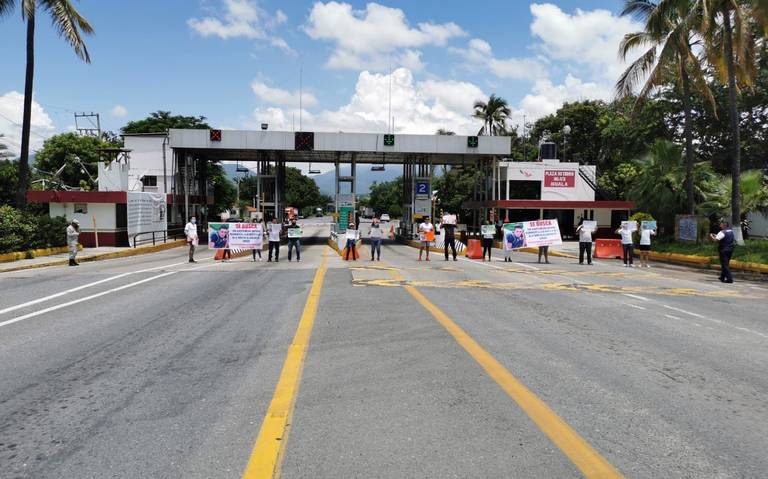 En la carretera Iguala-Cuernavaca realizan bloqueo por desaparecido