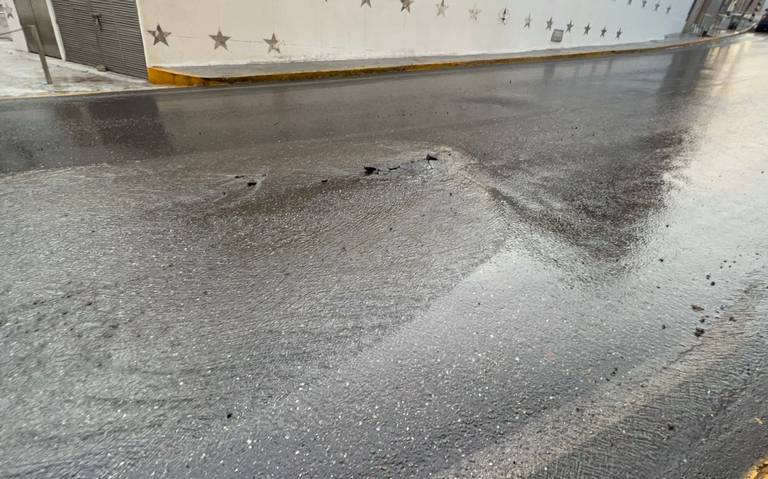 En el Fraccionamiento Condesa en Acapulco, hay una fuga de agua negra