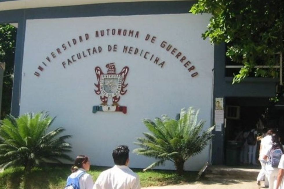 En Acapulco protestan los rechazados de la Uagro de Medicina