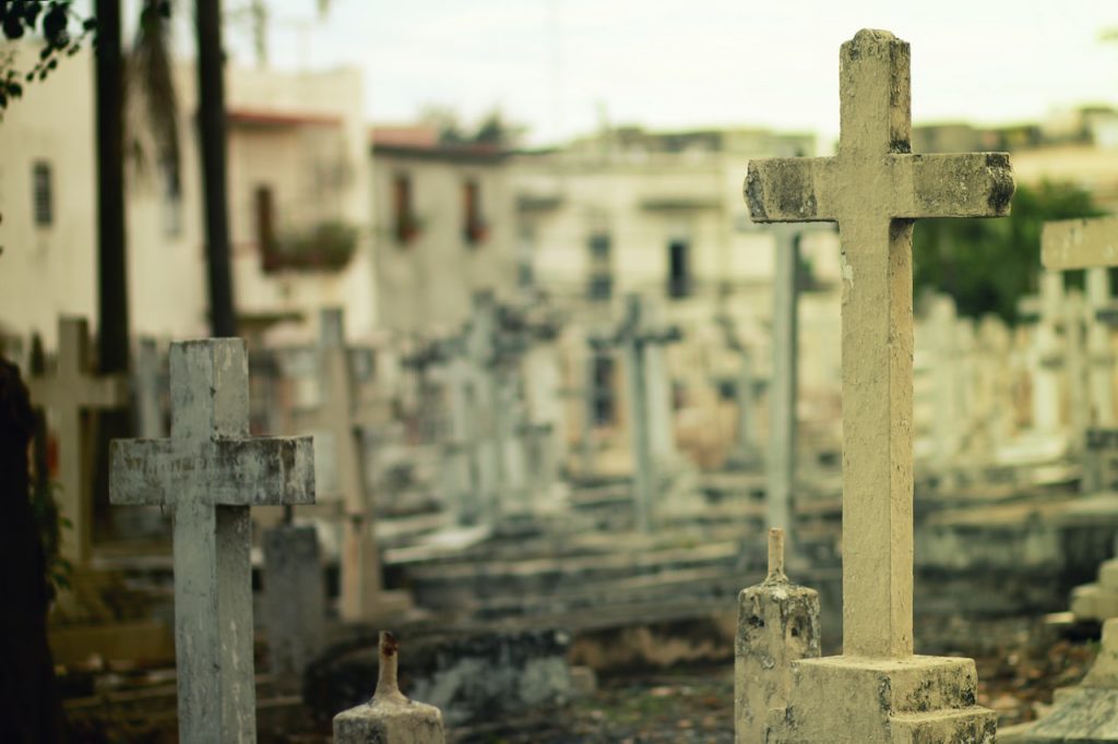 Hay operativo de seguridad en panteones de Guerrero por Día de Muertos