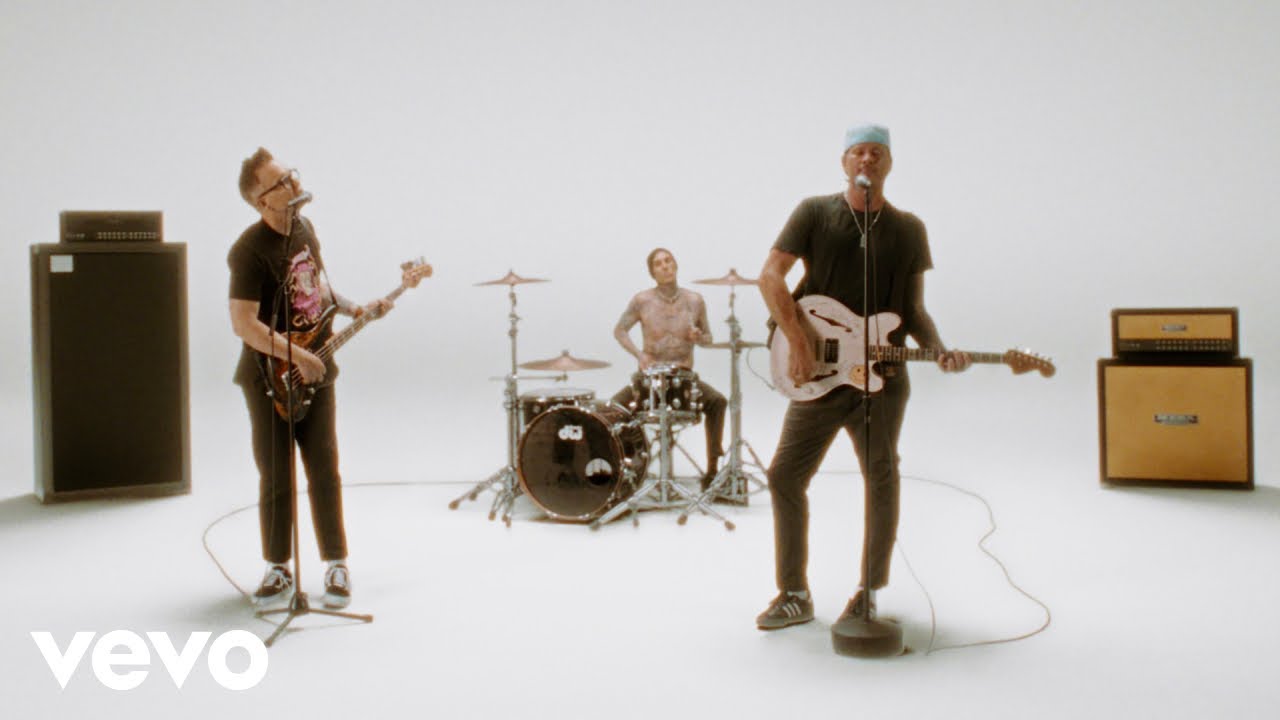 Escucha aquí las dos nuevas rolas de Blink182 Lokura FM